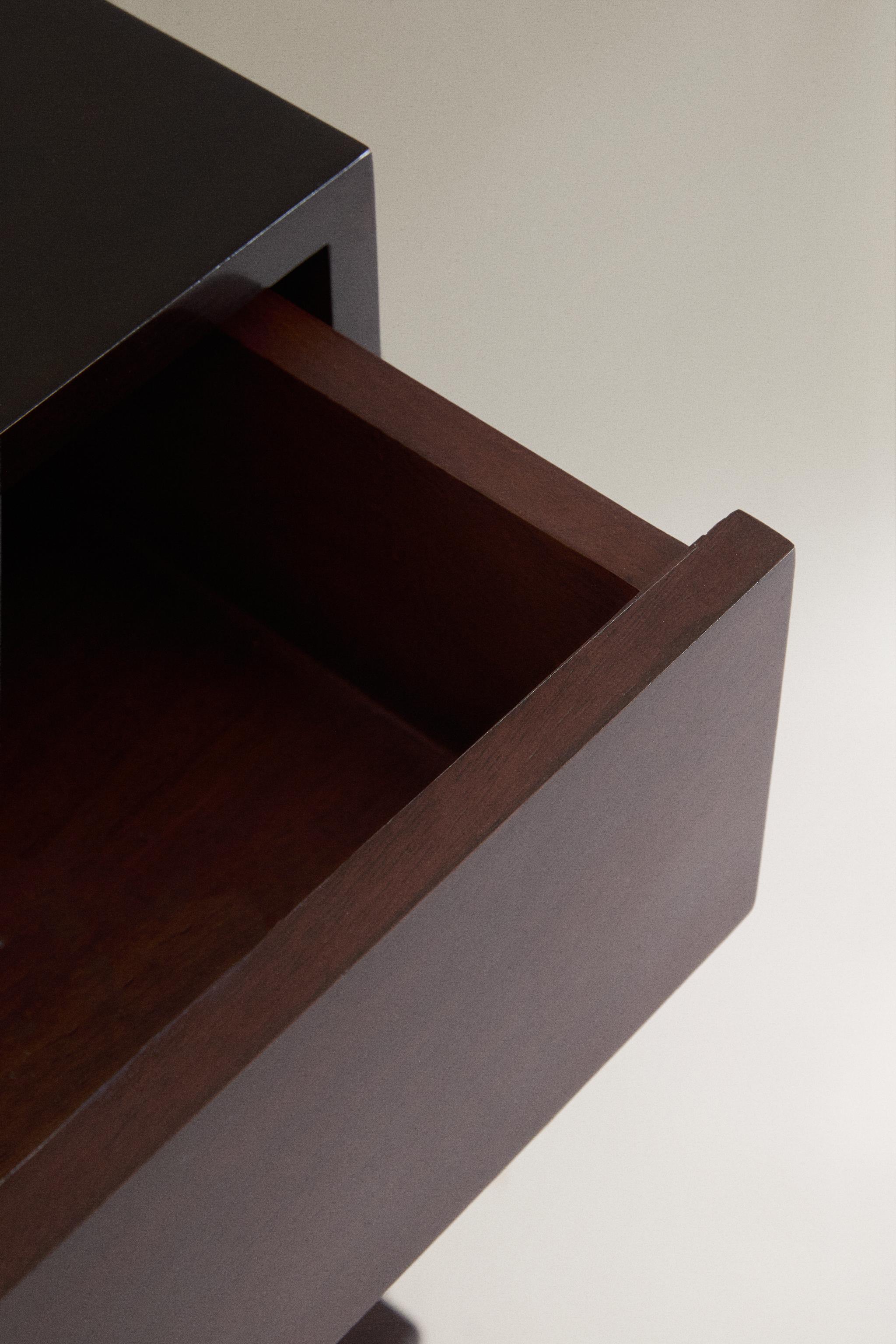 LACQUERED MANGO WOOD SIDE TABLE